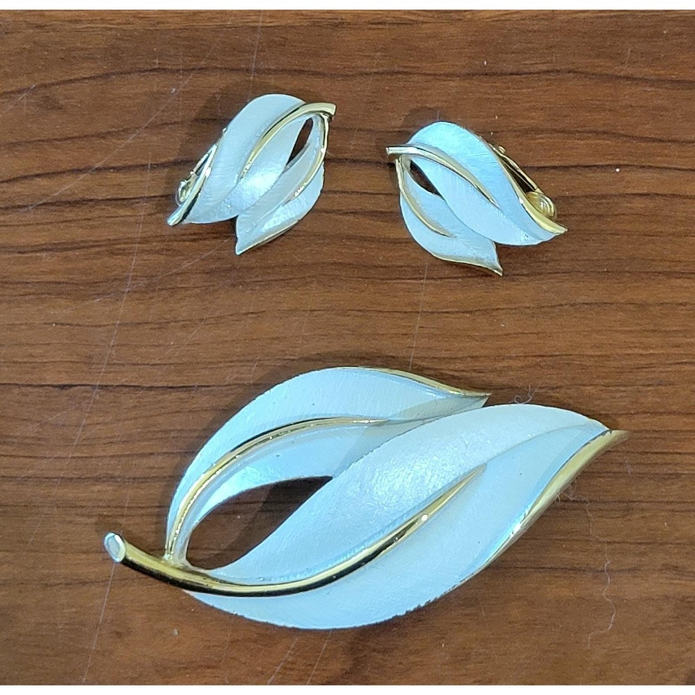 Vintage Sara Coventry Pearlized Perfection White Enamel Leaf Brooch and Earrings